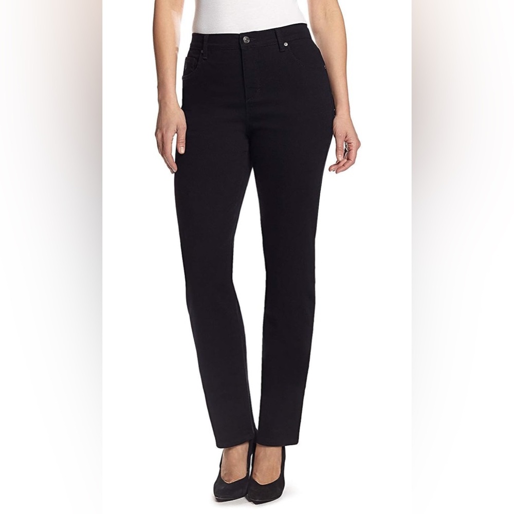 NWT Women’s Gloria Vanderbilt Amanda Original Slimming Solid Black Jeans Size 8